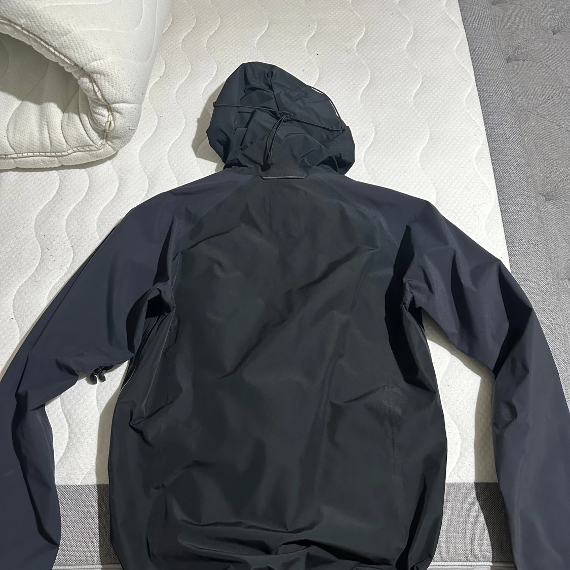 Svart Haglöfs Gore-Tex vindjacka - 1