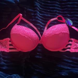 Rosa spets bandeau super push-up - Storlek 80B.