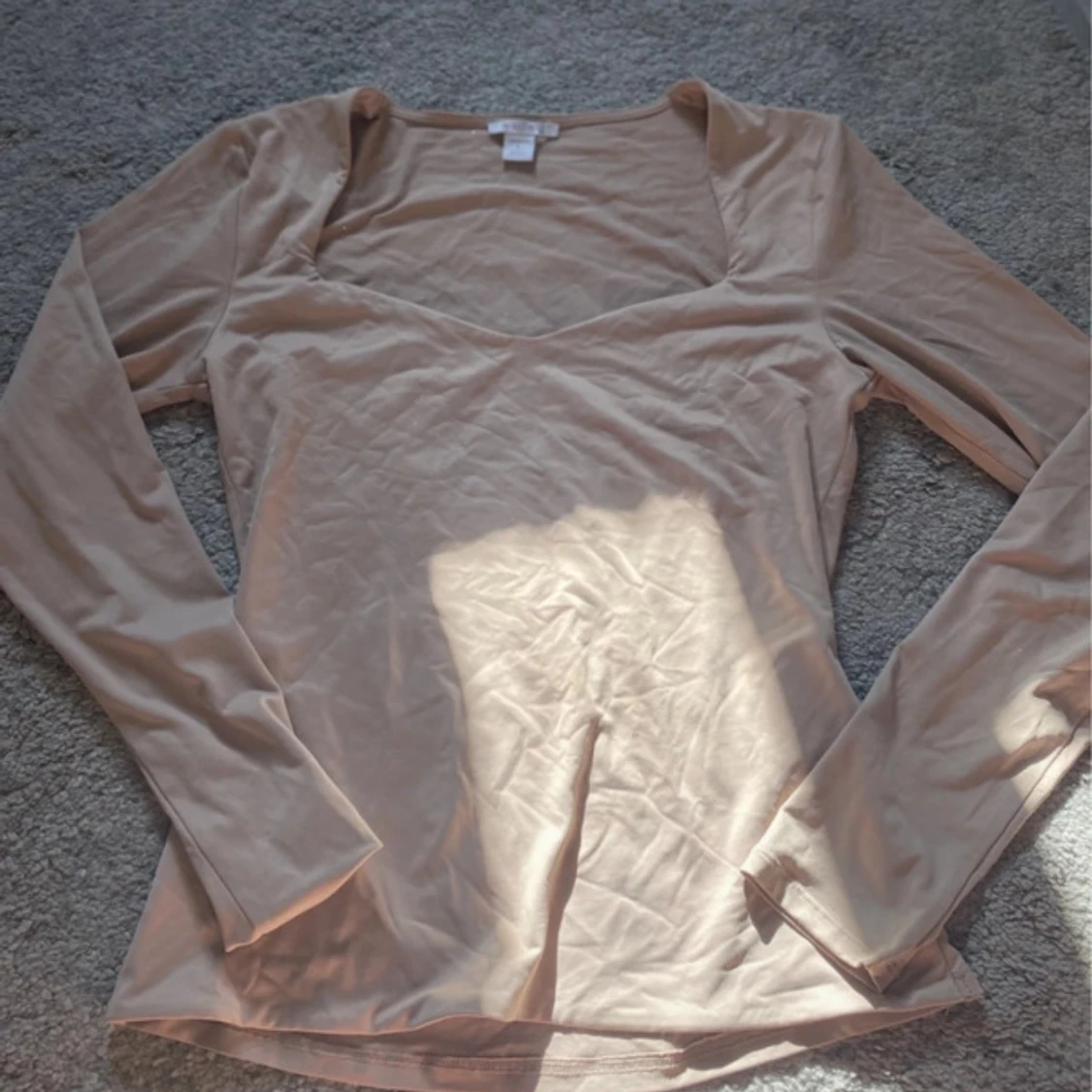 Beige långärmad topp från Amisu