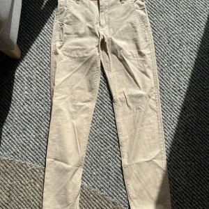 Oanvända chinos W28 L32 - Oanvända beiga chinos, W28 L32