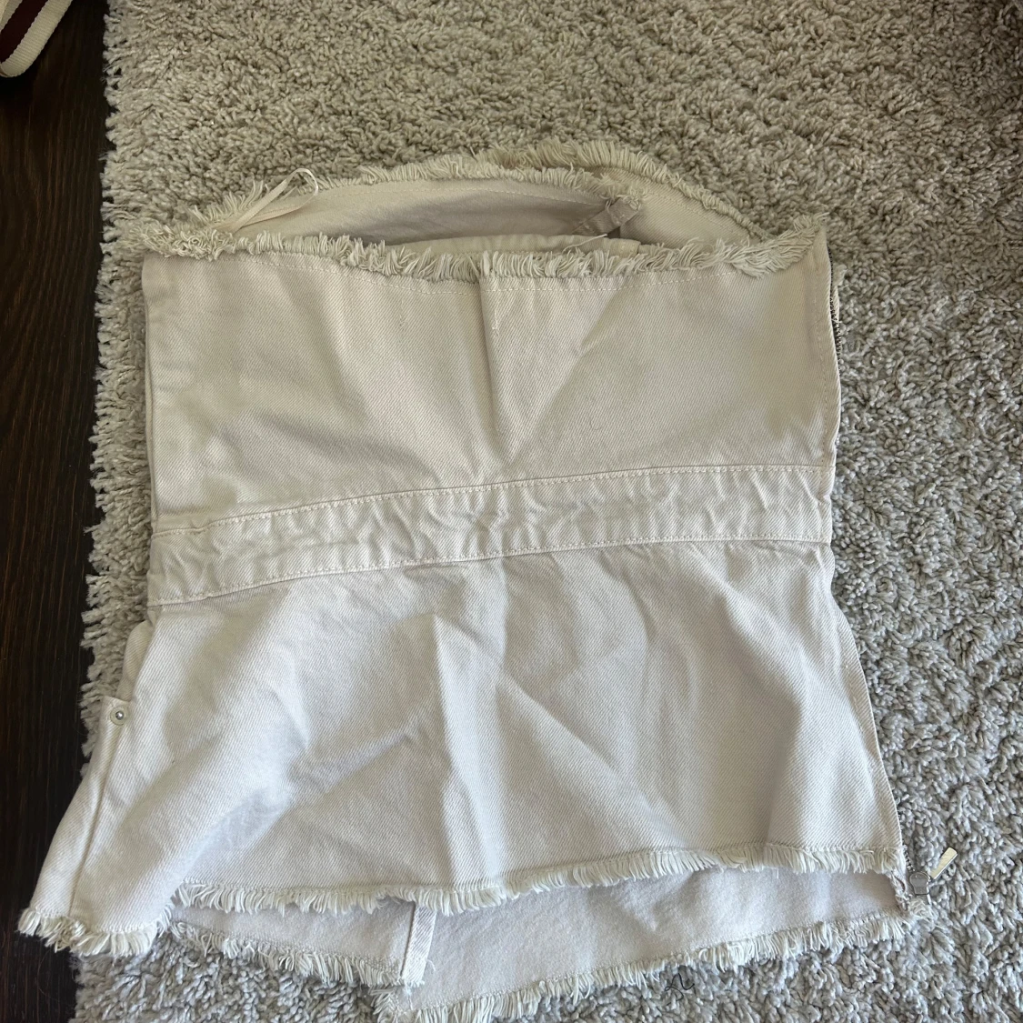 Beige jeans tubtopp med råa kanter - 1