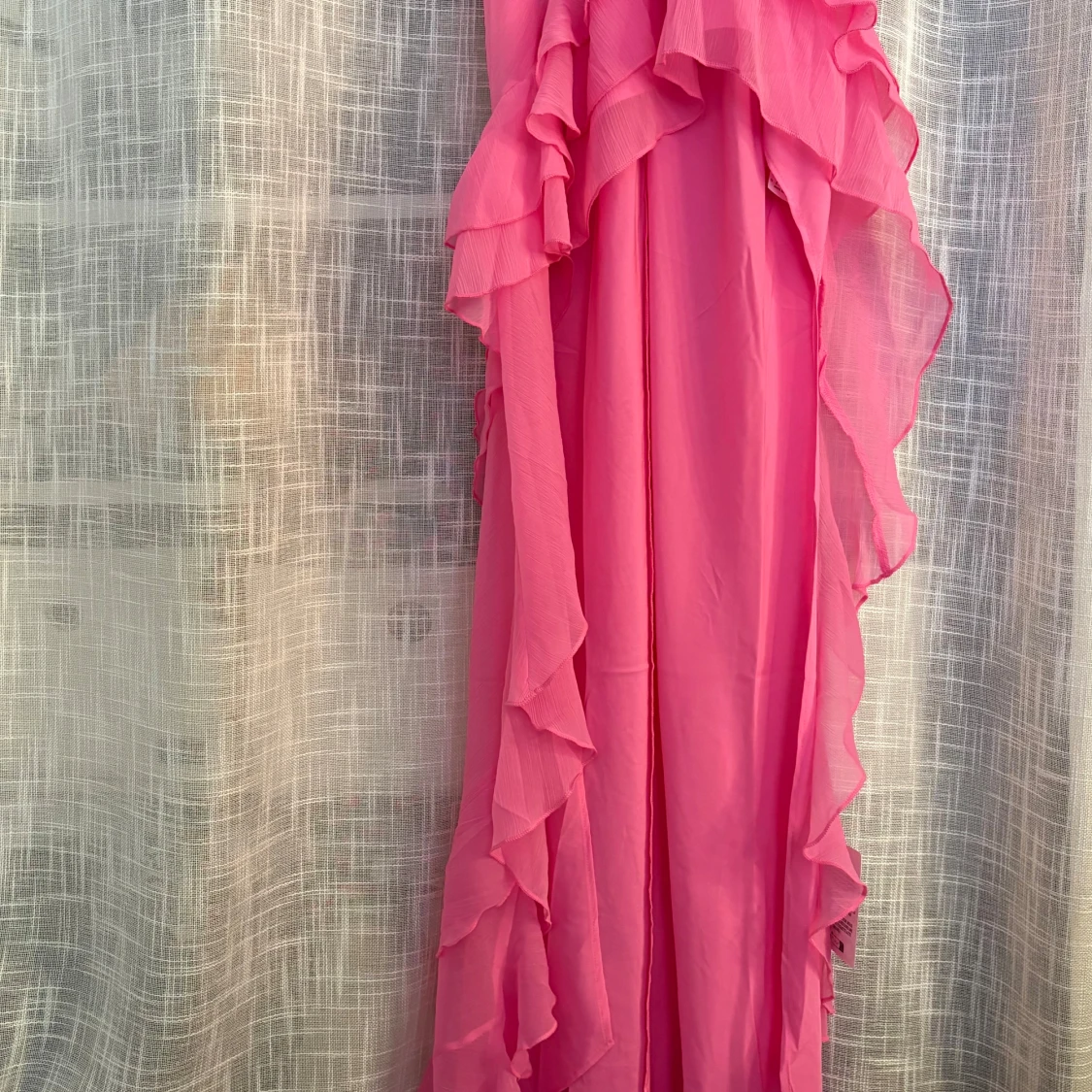 Lång rosa klänning med volanger - 2