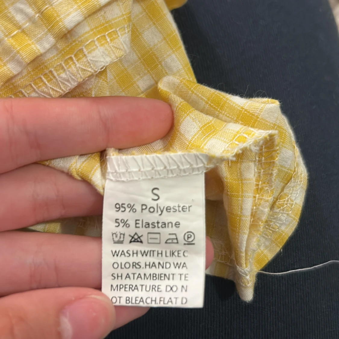 Gul rutig blus med v-ringning - 2