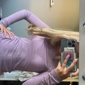 Ljuslila långärmad tight  - Säljer en intimissimi tröja 