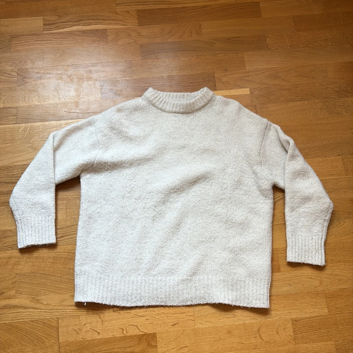 Beige stickad tröja från Zara