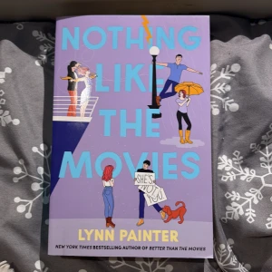 Nothing Like the Movies - En charmig och rolig ungdomsroman om kärlek, andra chanser och filmiska ögonblick. Perfekt för dig som älskar romcoms och vill svepas med av en berättelse om att vinna tillbaka sitt hjärta. Färgstark, modern och lätt att relatera till för unga vuxna.