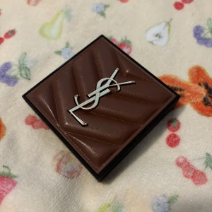 YSL All Hours Hyper Bronze 02 - Snygg bronzer från YSL i färgen 02, aldrig använd. 
