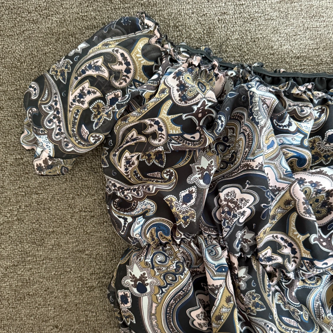 Svart paisleymönstrad jumpsuit  - 1