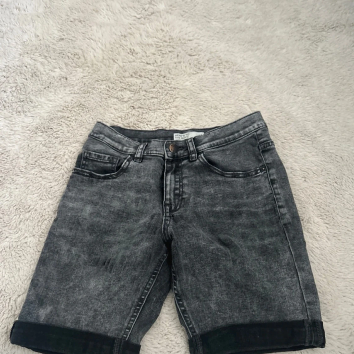 Svarta jeansshorts från Here's To The Boys