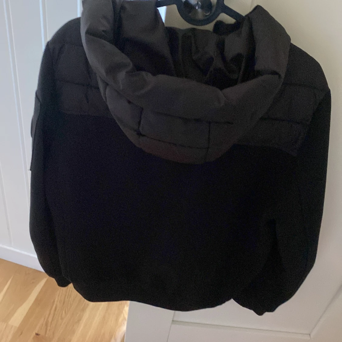 Svart pufferjacka Supply & Demand S - 1