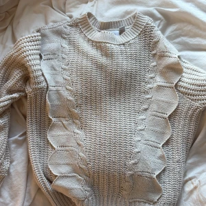 Fin stickad tröja ifrån Vila - Köpt för några år sedan. Fortfarande i bra skick. Super fin nu till hösten