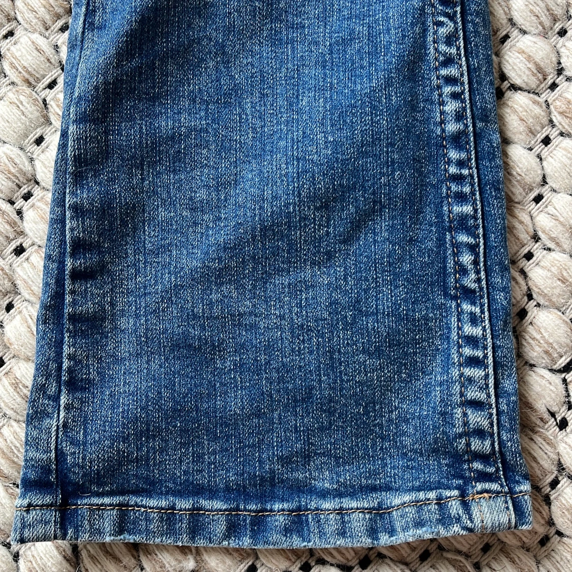 Blå bootcut jeans med fickdetaljer - 3