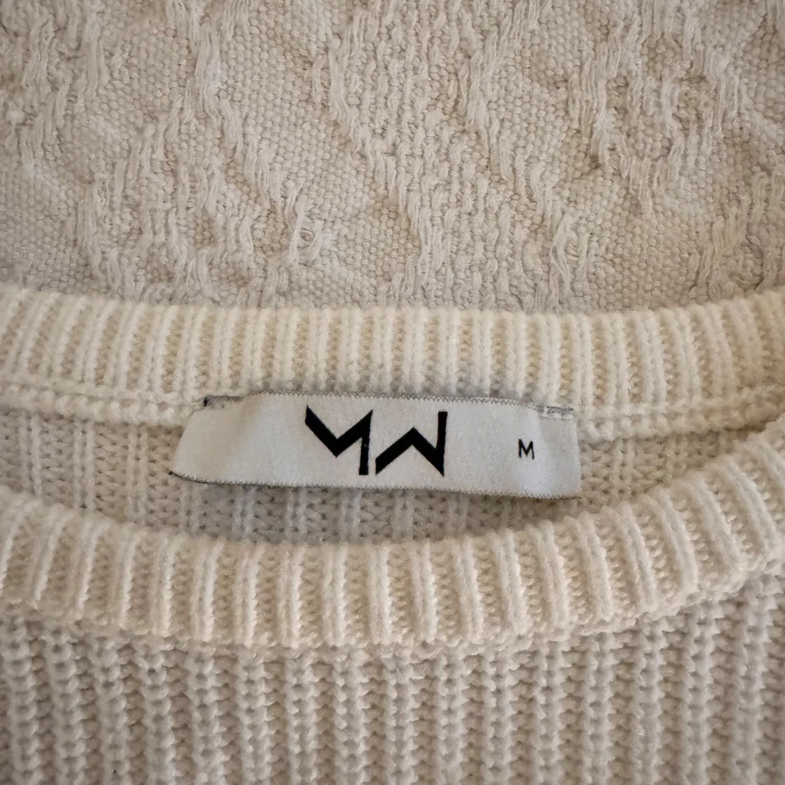 Vit ribbad stickad tröja från MW - 2