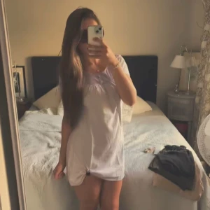 Vintage lila minidress - Jättesöt minidress, vintage. Storlek xs-s och är i en superfin ljuslila färg.