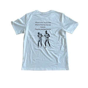 LY&NW t-shirt - Säljer denna feta T-shirt aldrig använd , pris kan diskuteras vid snabb affär, skriv vid fler frågor eller funderingar. Mvh