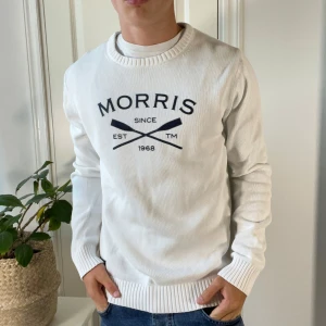 Morris sweatshirt vit L - Inga defekter som ny! Modellen bär L och är 180,75 kg. Kom med frågor! ✌️