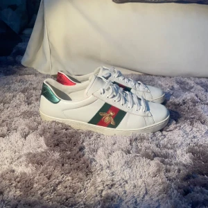Gucci ace  - Fräscha Gucci ace skor, storlek 43(uk9) samt box lacing. Inget og medföljer. Såklart äkta, numret finns i skorna (se bild 4) 🙌👍hör av vid frågor osv 🙏