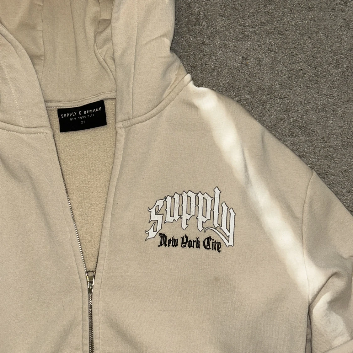 Beige hoodie Supply & Demand XS - 1