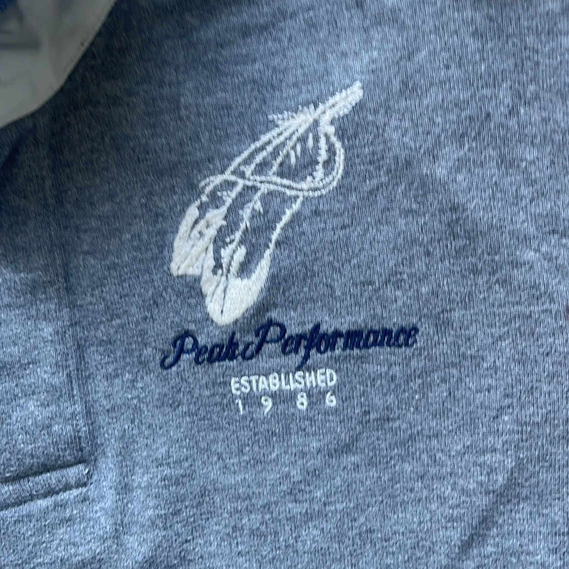 Grå pikétröja Peak Performance - 2