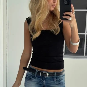 Topp med fyrkantig halsringning  - Aldrig använd