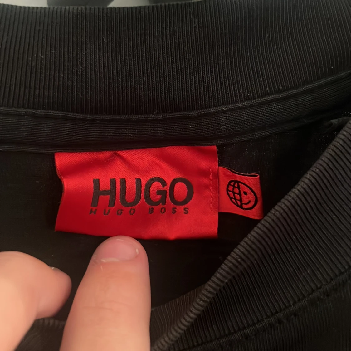 Svart t-shirt från Hugo Boss - 1