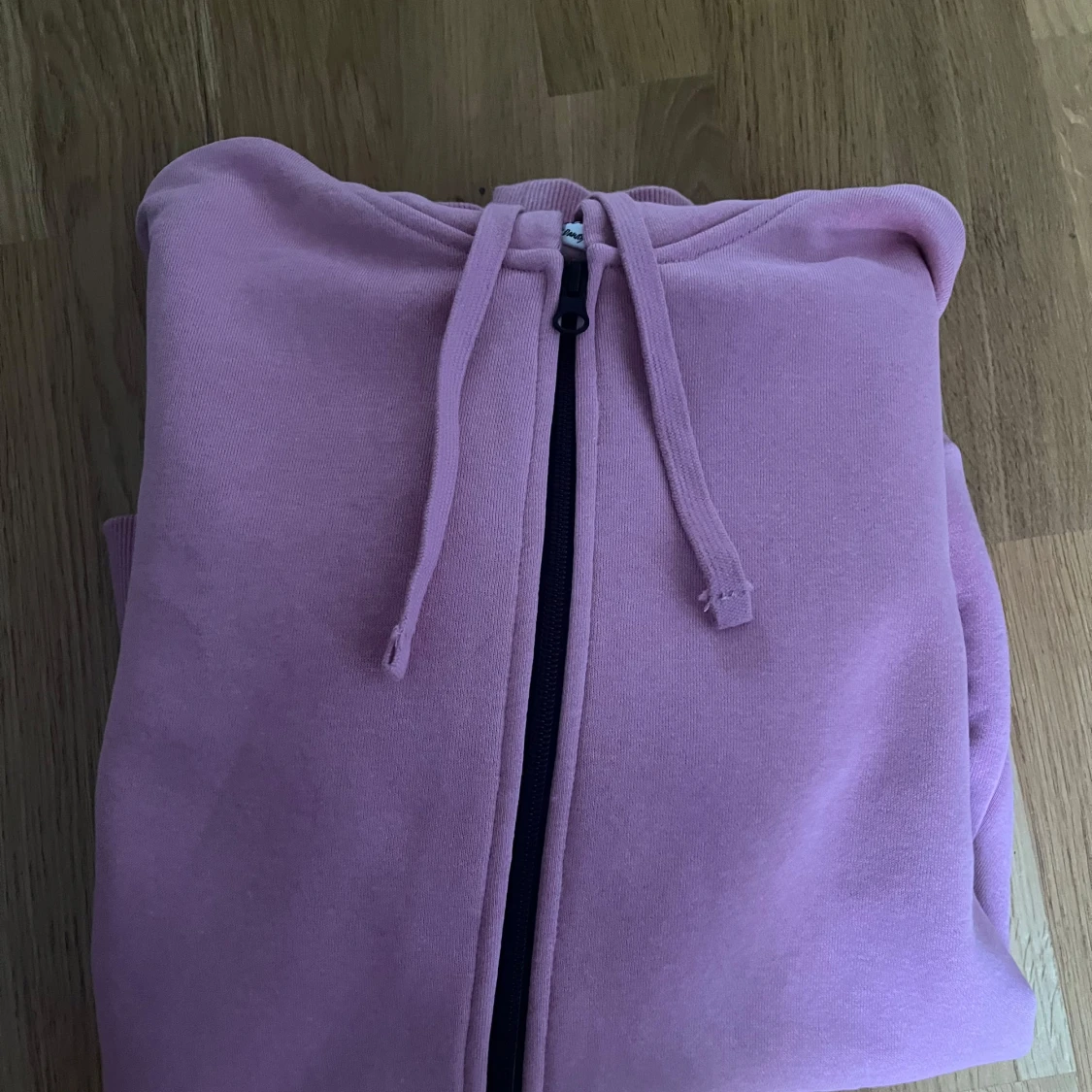 Ljusrosa hoodie från Andy by Frank Dandy