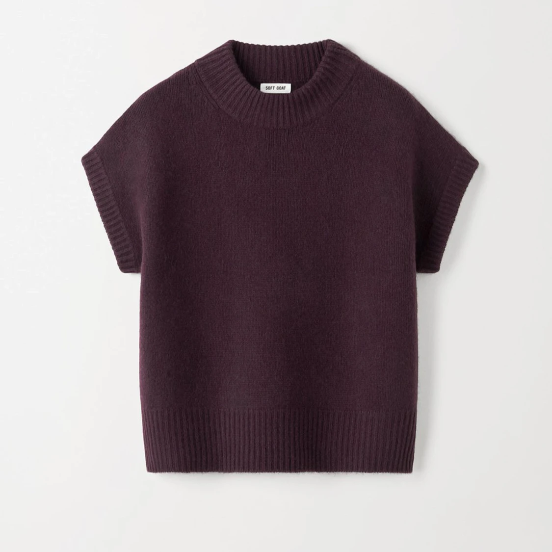 Mörklila kabelstickad väst i kashmir från Soft Goat