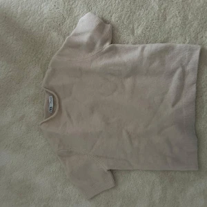 Beige stickad tröja från Zara - Oanvänd, m men passar s 
