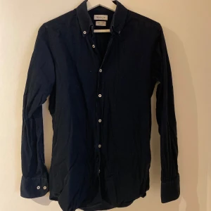 Massimo Dutti skjorta - Massimo Dutti skjorta i storlek S som är i väldigt bra skick! Hör av er vid frågor!