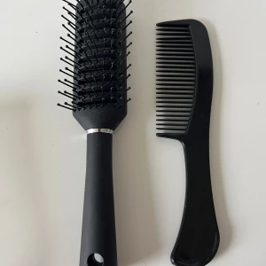 Hårborste och kam - En hårborste och en kam i fint skick!