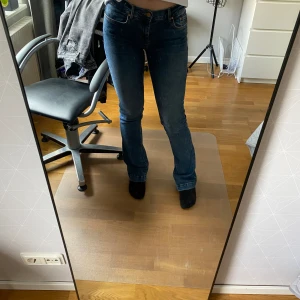 LTB jeans - Fina Ltb jeans i storlek W27L34, modellen ”Fallon”. Ganska slitna längst ner i benen annars bra skick 💙