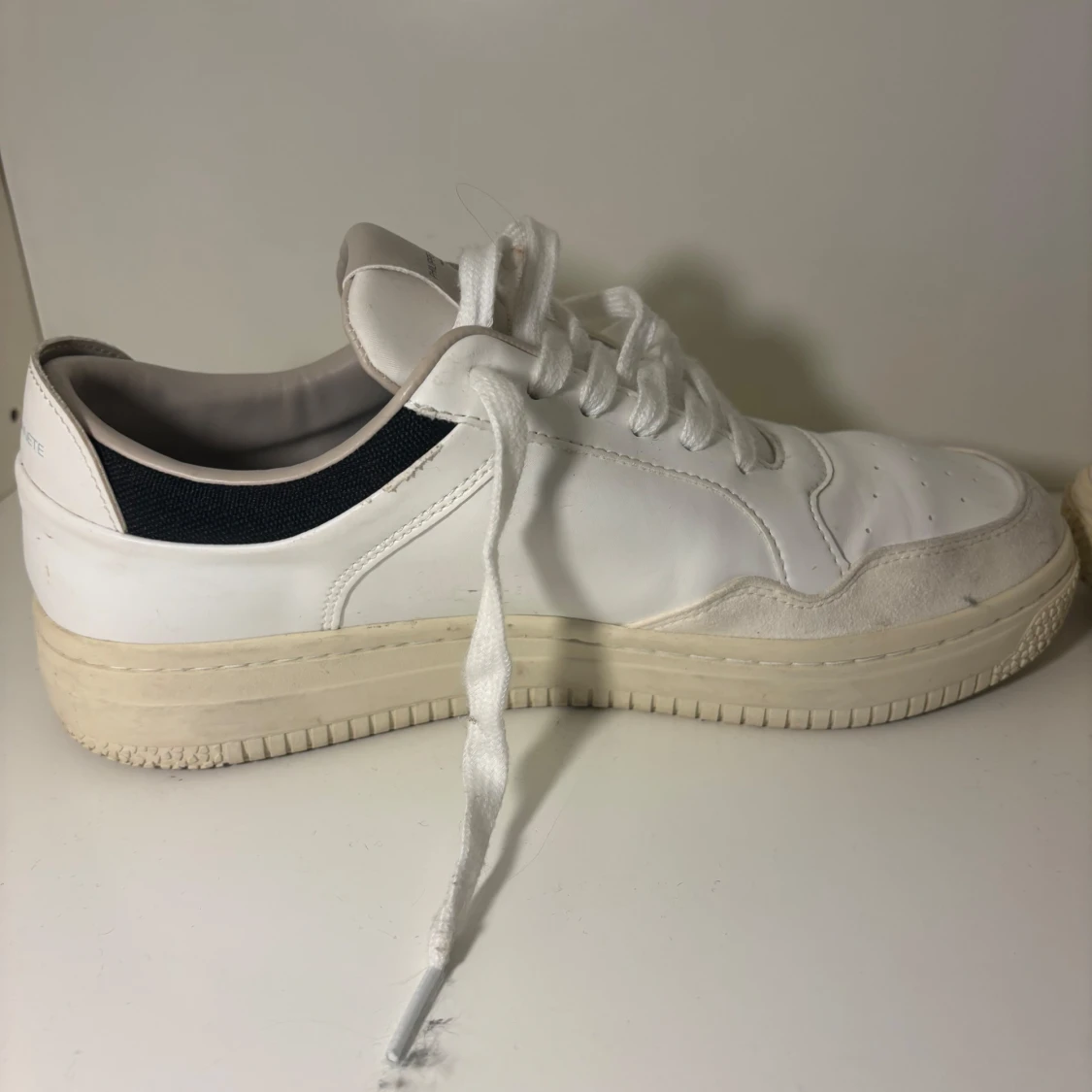 Vita sneakers från Philippe Model - 3