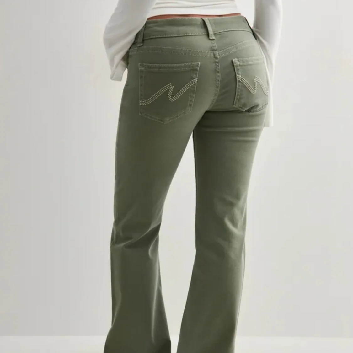 Olivgröna bootcut byxor - 1