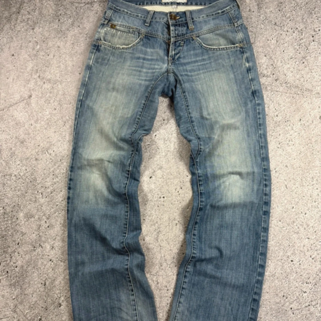 Utsvängda jeans