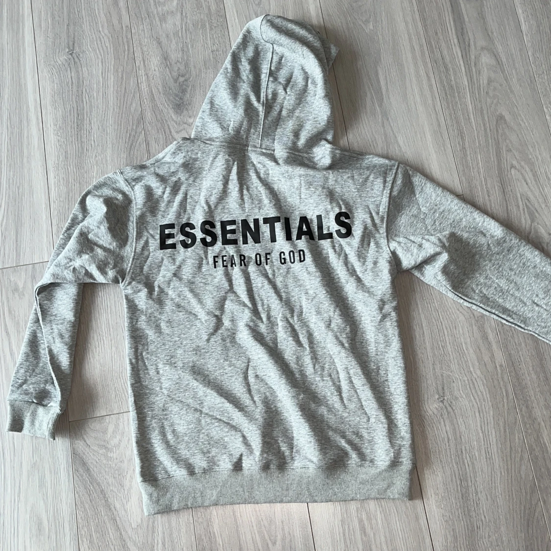 Grå Essentials Fear of God hoodie - 2