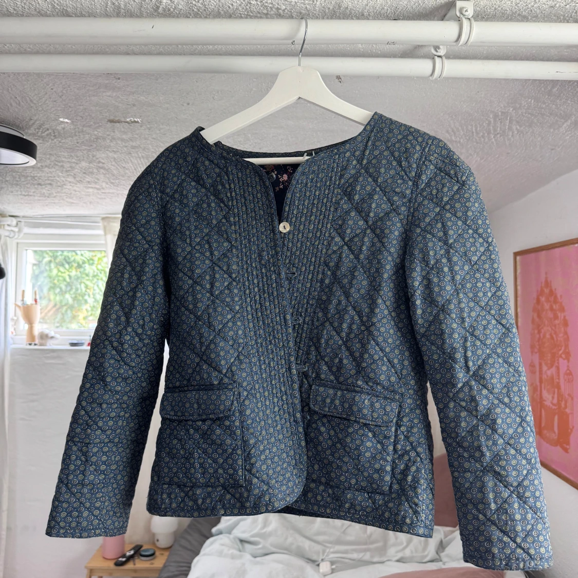 Quiltad blommig overshirt i blått - 2