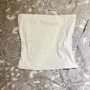 Tubtopp bikbok  - Tubtopp från bikbok, denna har aldrig kommit till användning och är i nyskick. 