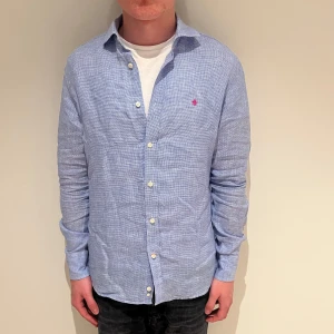 Morris linneskjorta  - Morris skjorta | Skick - 9,5/10 | Size - M | 100% linne | Hör av dig vid minsta fråga eller fundering // RDL