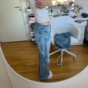 Ljusblåa weekday jeans - Raka low waist weekday arrow jeans. Storlek W27 L32 Nypris 590kr