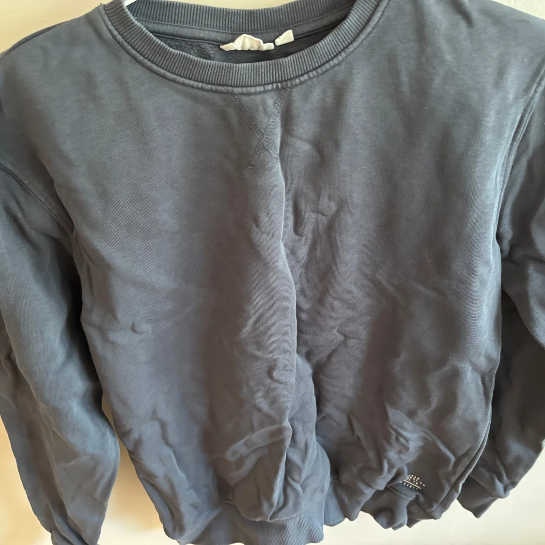 Mörkgrå sweatshirt från KappAhl