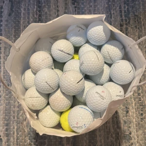 PRO V1 - Säljer sjukt fräscha pro v1 - pro v1x i olika  årsmodeller samt både i A klass och B klass , ett dussin A klass 12st = 250kr B klass 12 st = 220 samt du får se vilka bollar jag tar ut innan de skickas så att du blir nöjd 