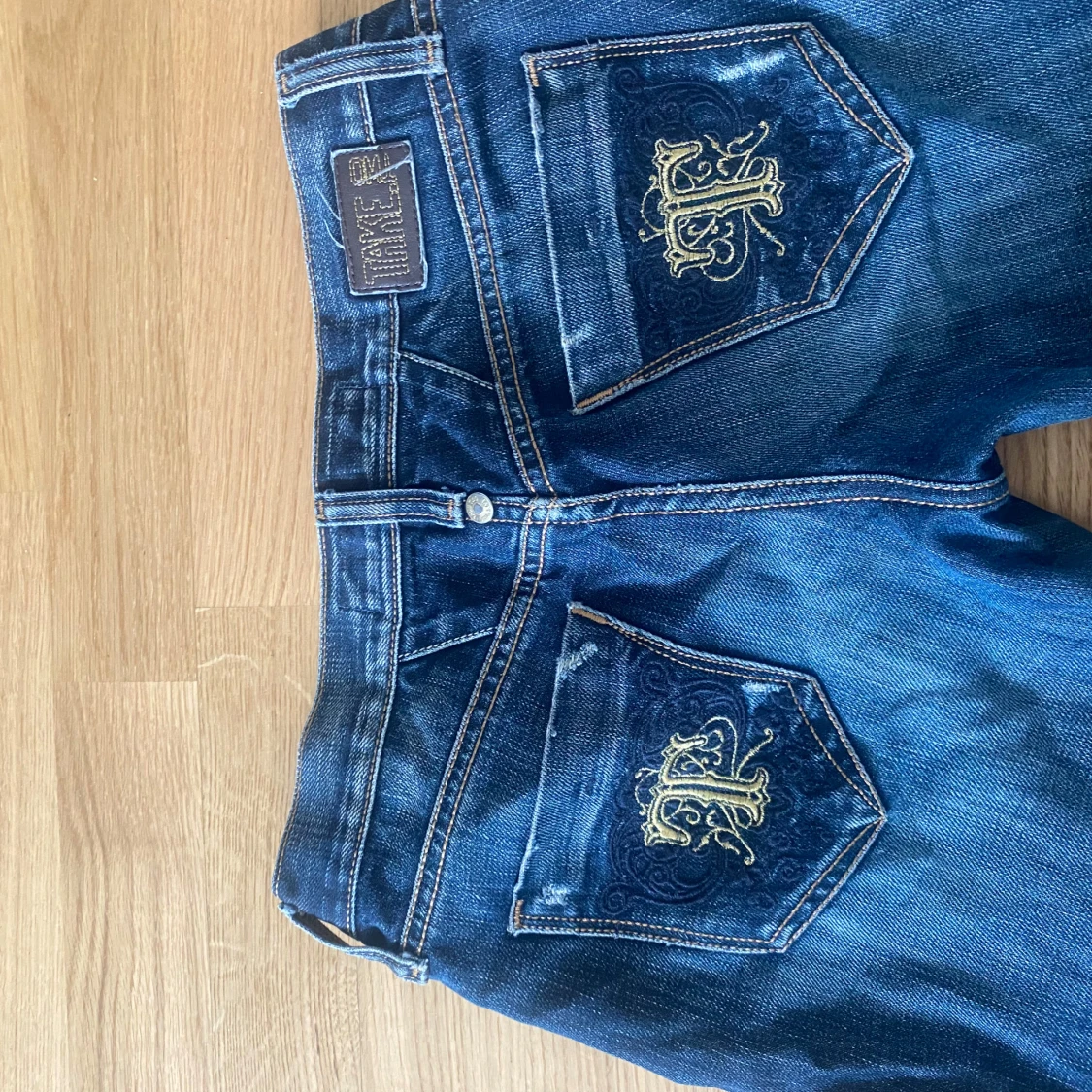 Blå jeans från Take Two med brodyr - 2