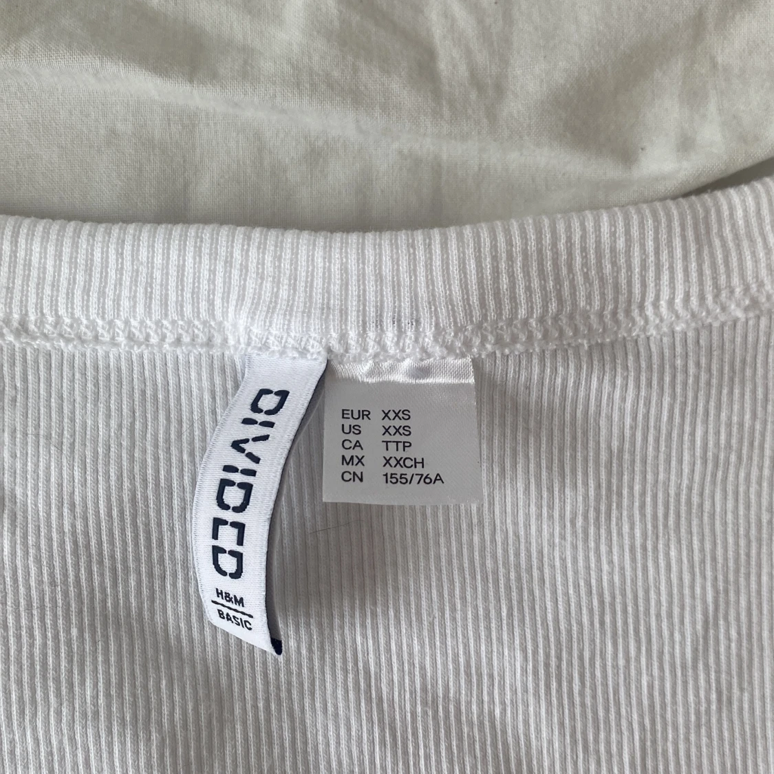 Vit ribbad croppad topp - 1