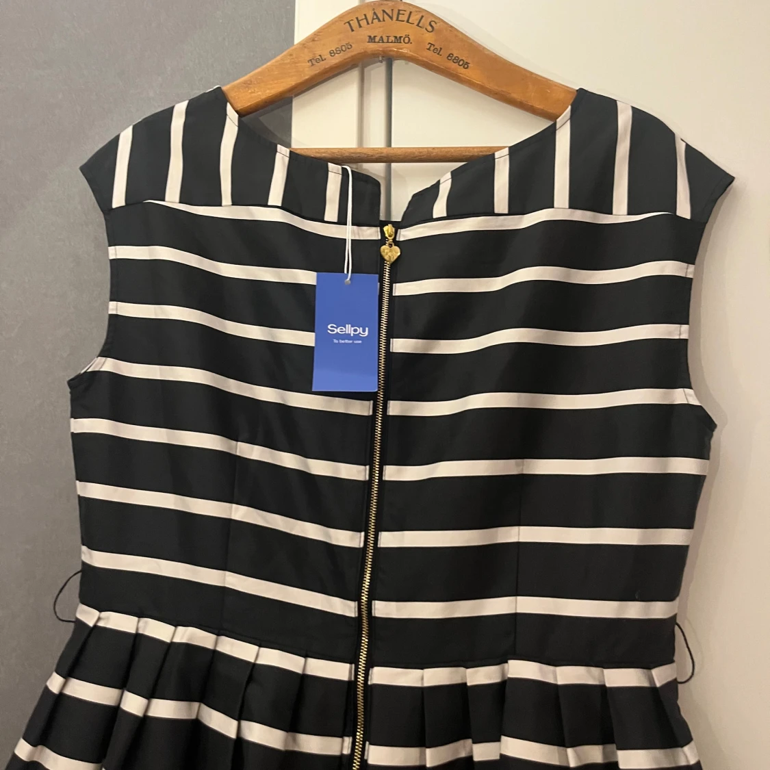 Randig kortklänning från Pernilla Wahlgren  - 2