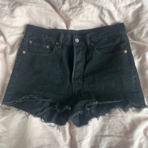 Levi’s shorts - Snygga jeansshorts från levi’s💛