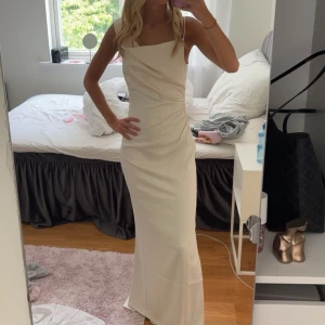 Adoore balklänning - Jag säljer min fina balklänning. Så så fin och endast använd en gång 💕💕 Nypris 1595kr