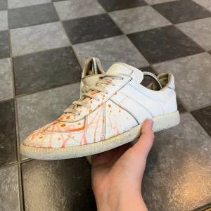 Maison Margiela gats  - Säljer nu mina maison margiella gats i storlek 40. Skick 8/10. Väldigt feta och snygga. Skriv vid funderingar eller vid intresse!