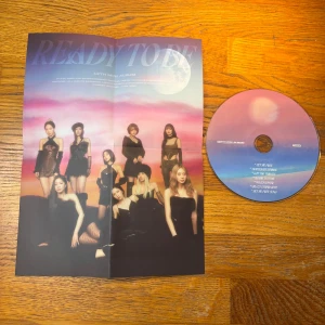 Twice cd och poster  - Från Twice Ready To Be Digipack album!