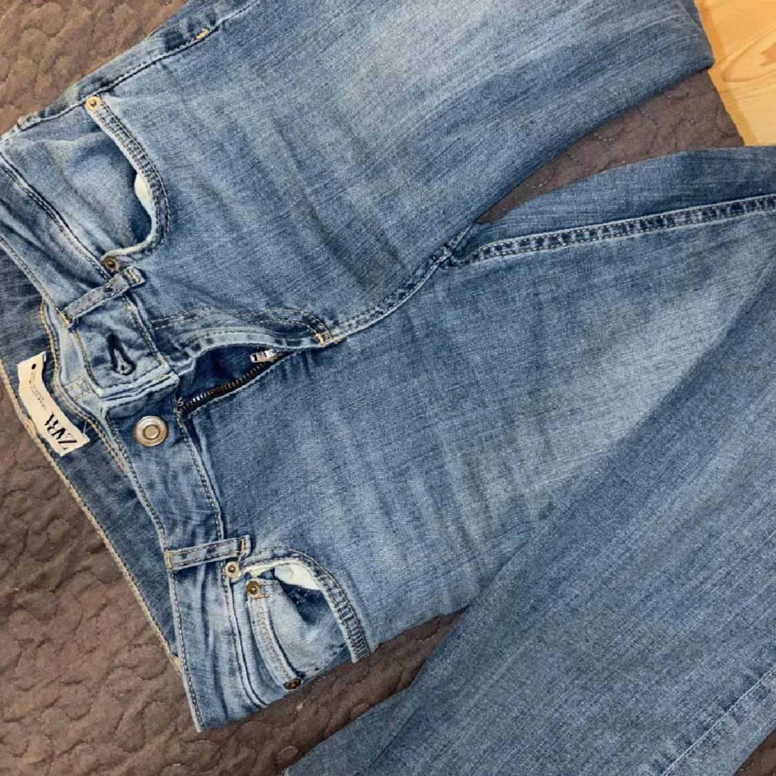 Blå bootcut jeans från Zara  - 1