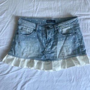 Jeanskjol  - Jeanskjol med volang. Storlek S. Superfin och unik. Använd köp nu❤️❤️❤️